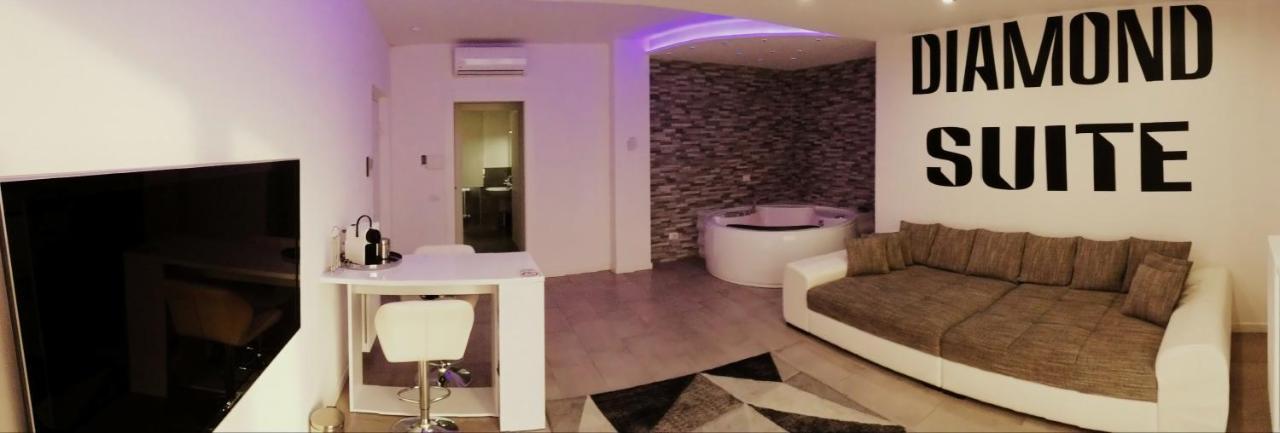 Diamond Suite เวโรนา ภายนอก รูปภาพ